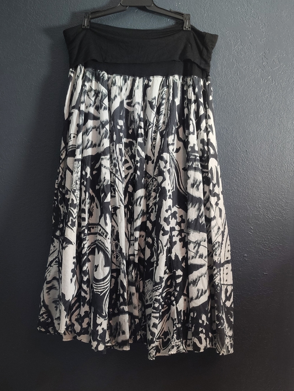 Indikka Black & White Abstract Graphic Print Boho Maxi skirt Plus 1XL